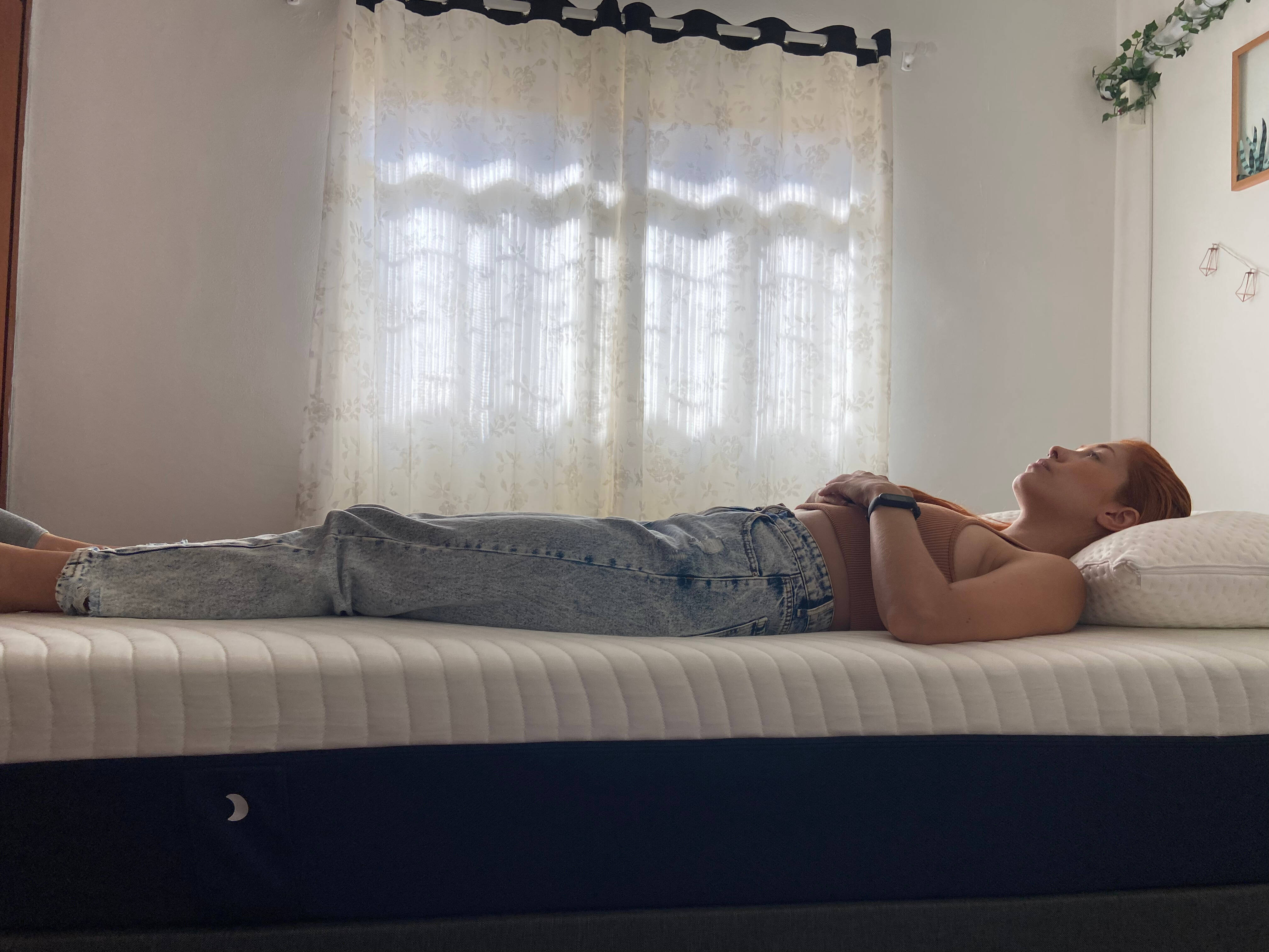 dormir de barriga para cima luuna